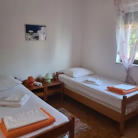 Meerblick-wohneinheit 8 Personen Am Zentrumsrand Novi Vinodolski